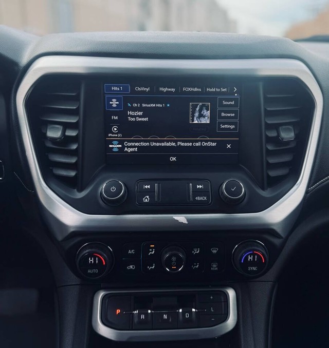 GMC Acadia Vehicle Full-screen Gallery Image 23