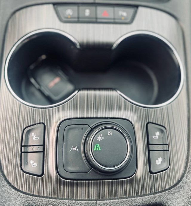 GMC Acadia Vehicle Full-screen Gallery Image 24