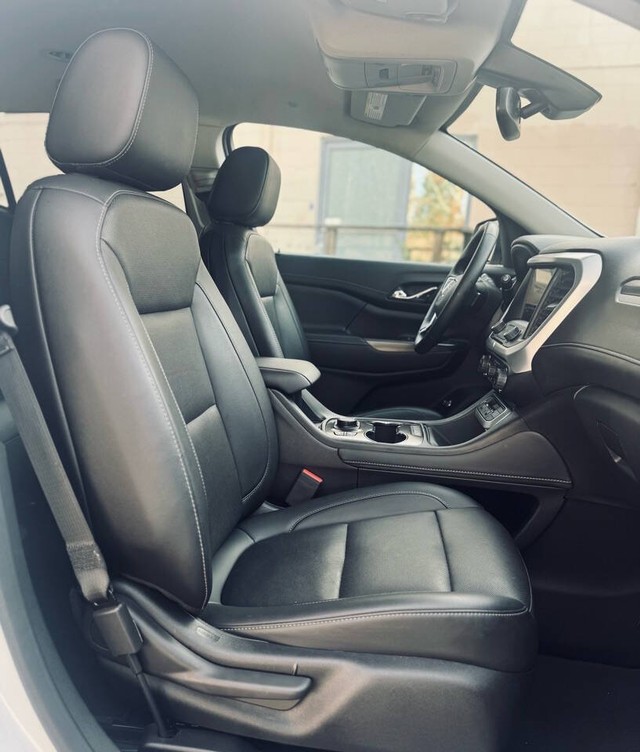 GMC Acadia Vehicle Full-screen Gallery Image 27