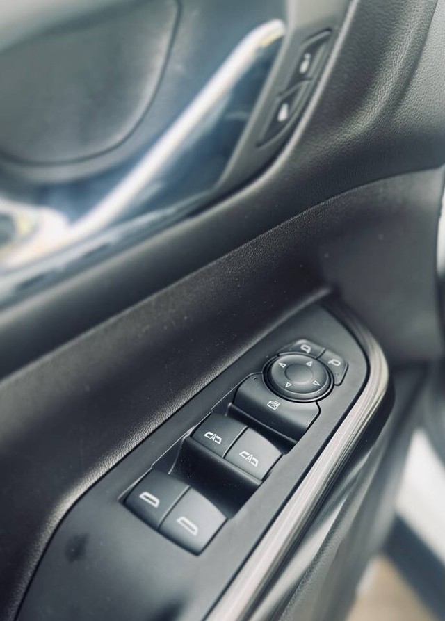 GMC Acadia Vehicle Full-screen Gallery Image 36