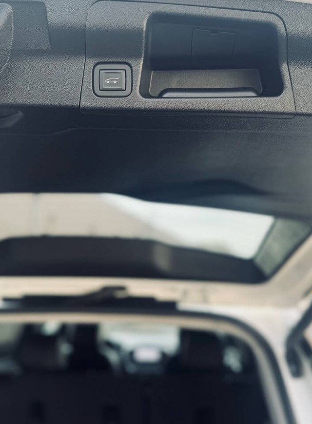 GMC Acadia Vehicle Full-screen Gallery Image 39