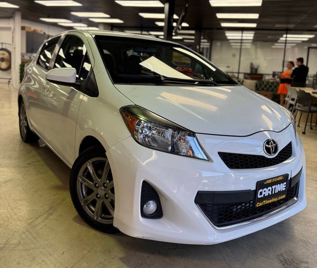 Toyota Yaris Vehicle Full-screen Gallery Image 03