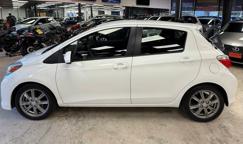 Toyota Yaris Vehicle Full-screen Gallery Image 04