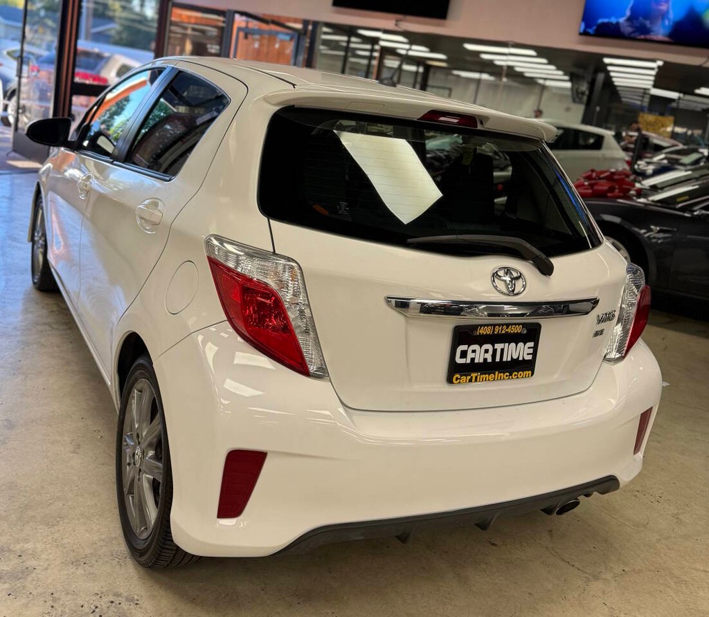 Toyota Yaris Vehicle Full-screen Gallery Image 05