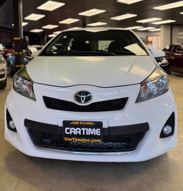 Toyota Yaris Vehicle Full-screen Gallery Image 02