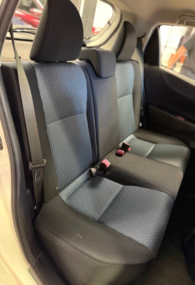 Toyota Yaris Vehicle Full-screen Gallery Image 14