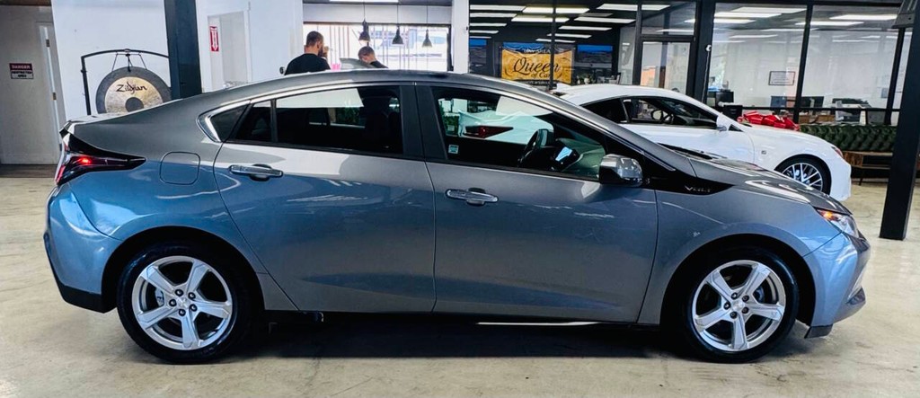 Chevrolet Volt Vehicle Full-screen Gallery Image 05