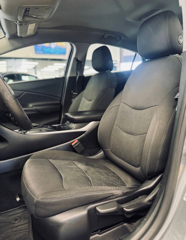 Chevrolet Volt Vehicle Full-screen Gallery Image 12