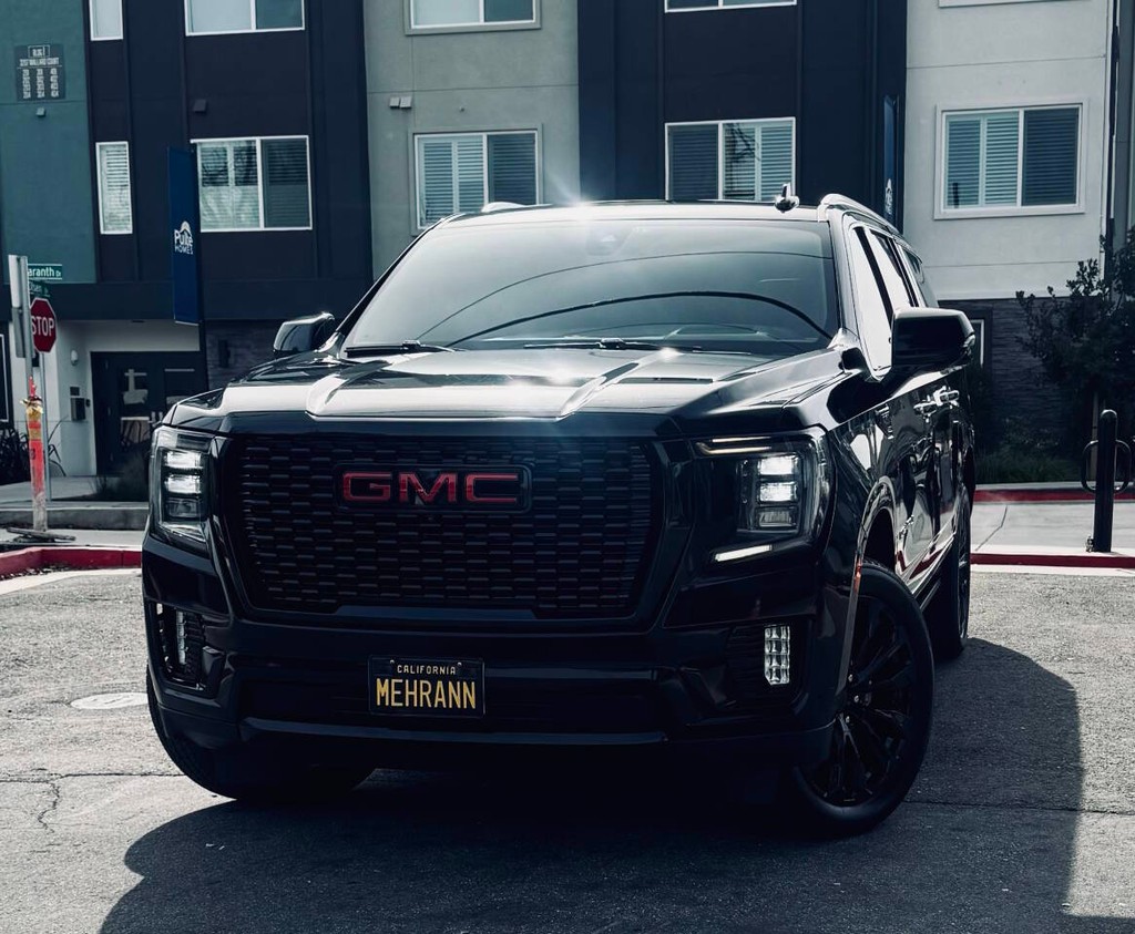 GMC Yukon XL Vehicle Full-screen Gallery Image 03