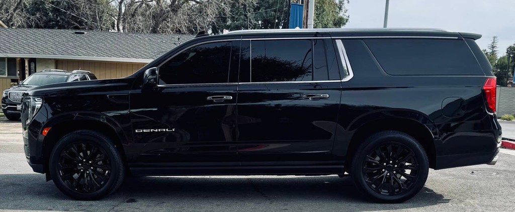 GMC Yukon XL Vehicle Full-screen Gallery Image 07