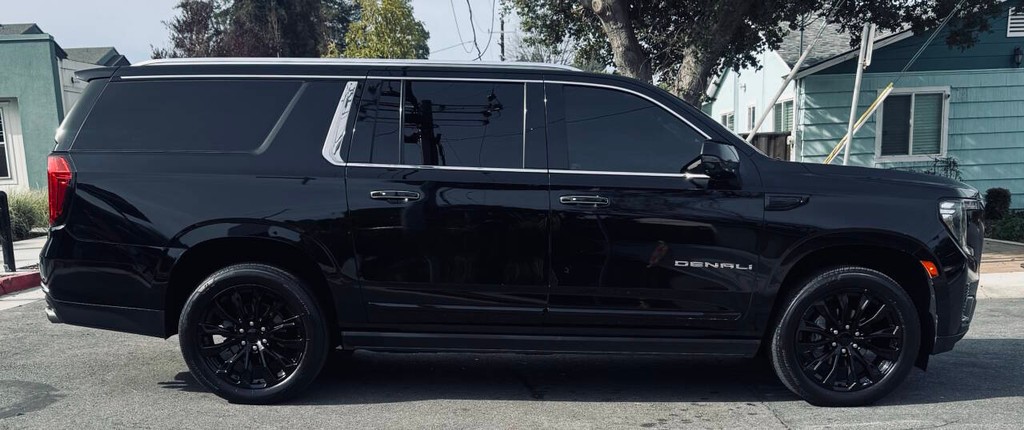 GMC Yukon XL Vehicle Full-screen Gallery Image 08