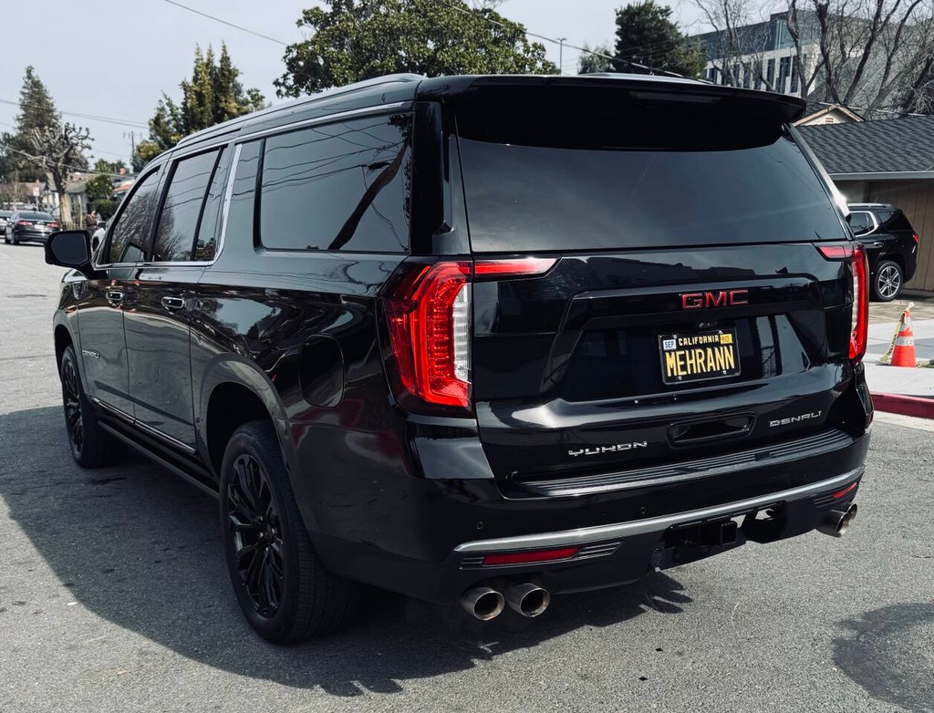 GMC Yukon XL Vehicle Full-screen Gallery Image 09