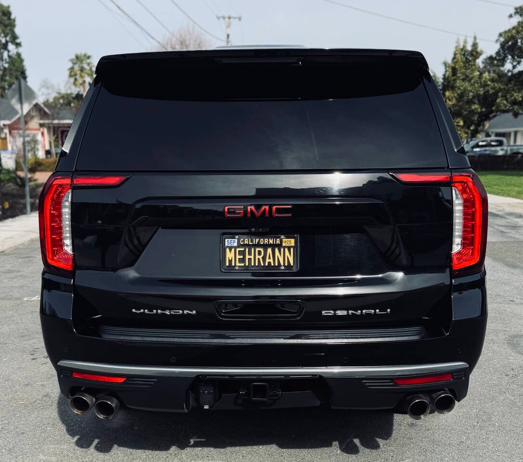 GMC Yukon XL Vehicle Full-screen Gallery Image 10