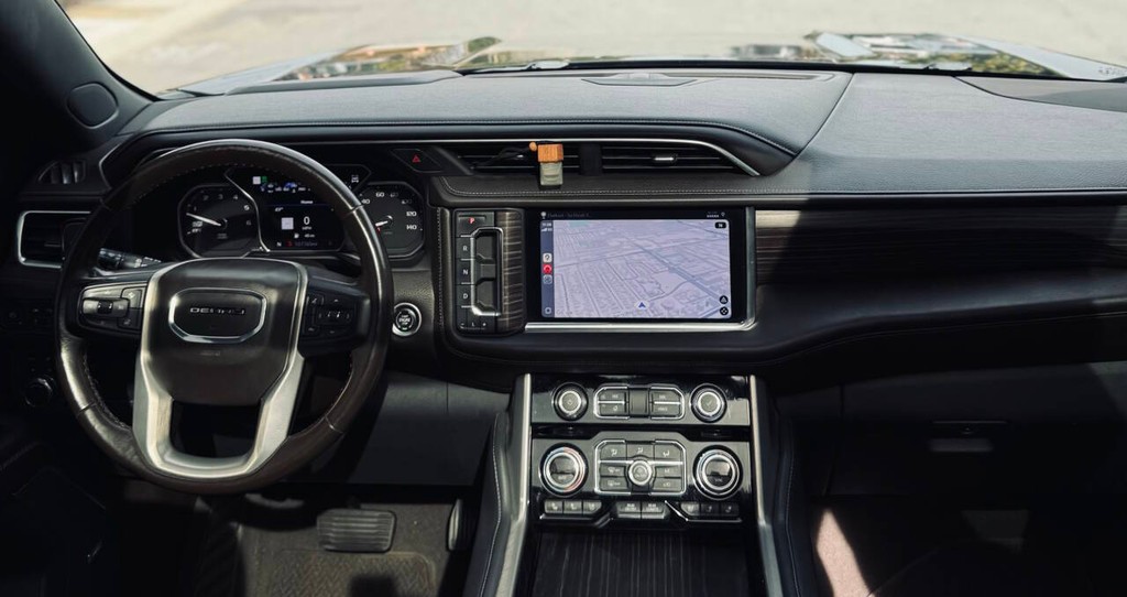 GMC Yukon XL Vehicle Full-screen Gallery Image 19