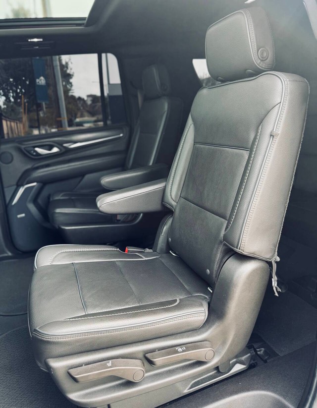 GMC Yukon XL Vehicle Full-screen Gallery Image 24