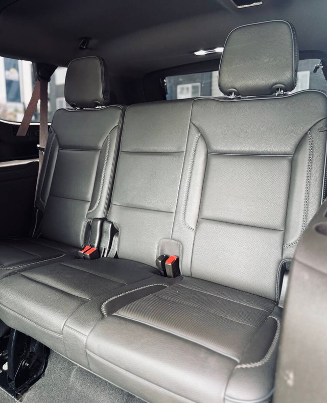 GMC Yukon XL Vehicle Full-screen Gallery Image 26