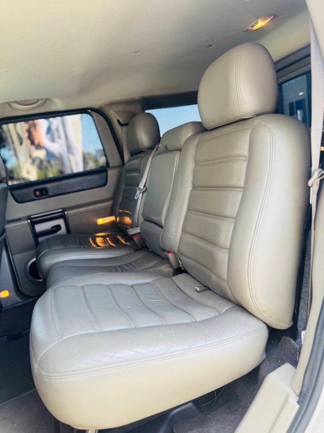 HUMMER H2 Vehicle Full-screen Gallery Image 11