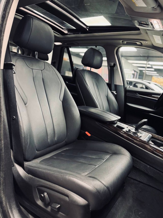 BMW X5 Vehicle Full-screen Gallery Image 10