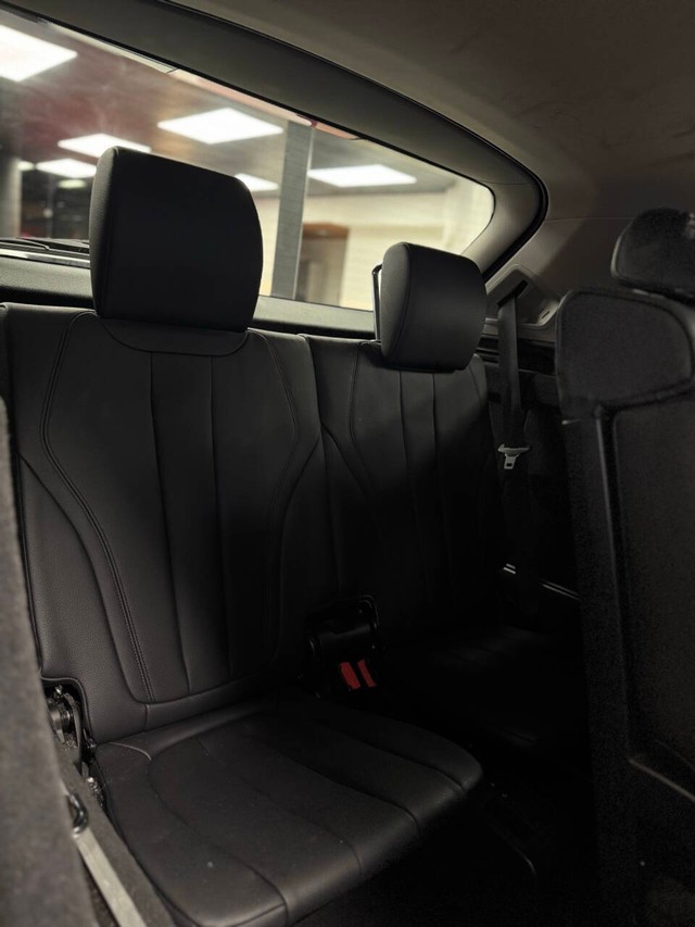 BMW X5 Vehicle Full-screen Gallery Image 11