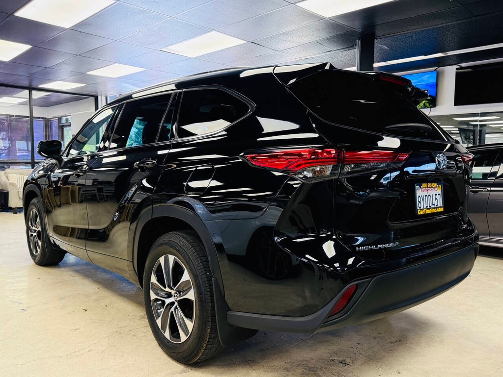 Toyota Highlander Hybrid Vehicle Full-screen Gallery Image 04