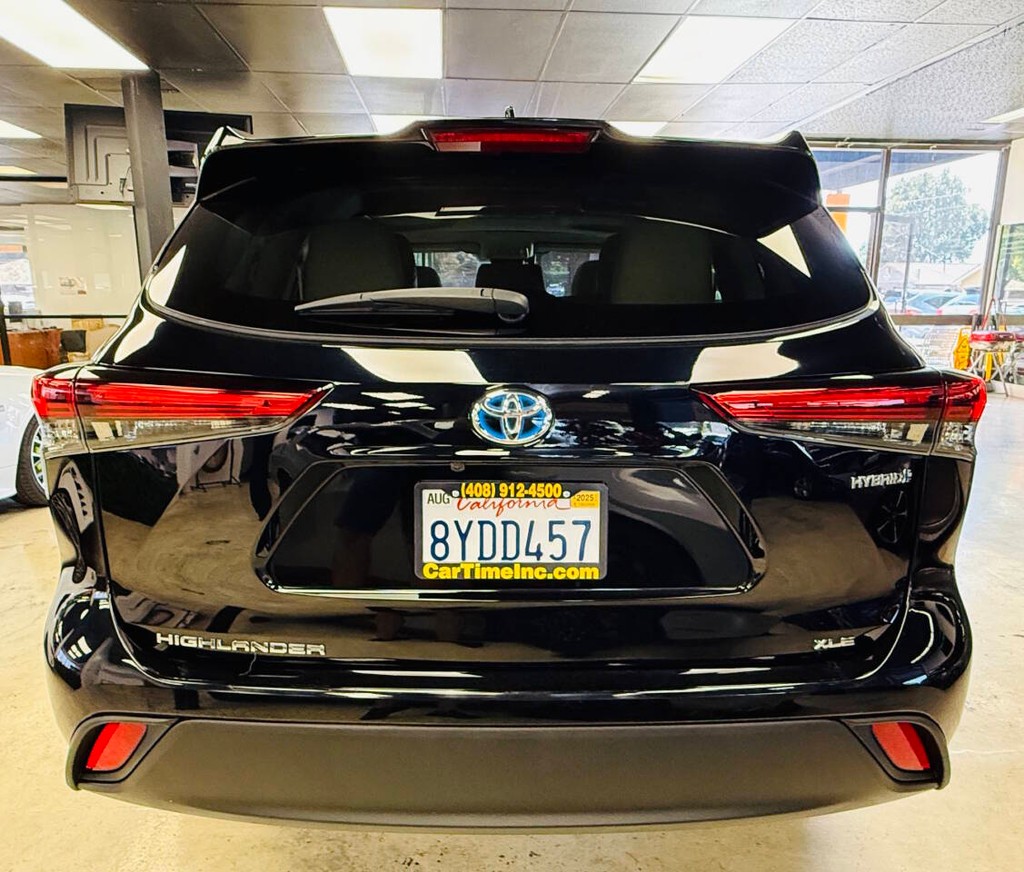 Toyota Highlander Hybrid Vehicle Full-screen Gallery Image 05