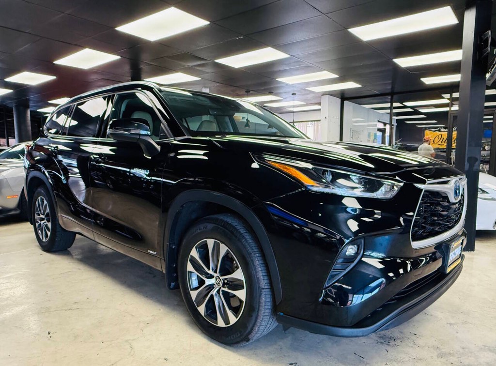 Toyota Highlander Hybrid Vehicle Full-screen Gallery Image 07