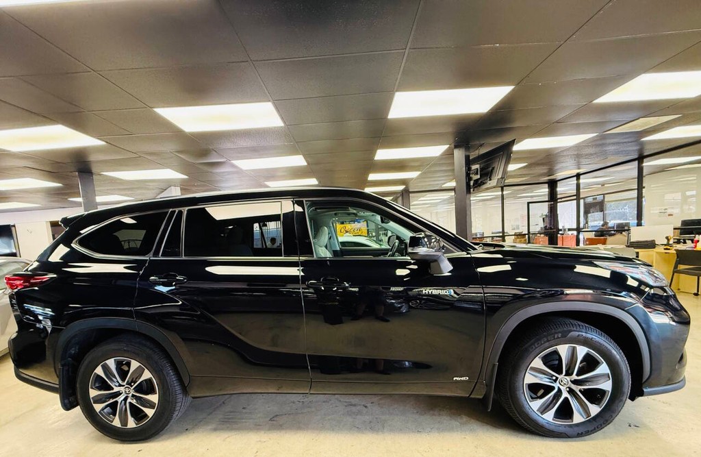 Toyota Highlander Hybrid Vehicle Full-screen Gallery Image 08
