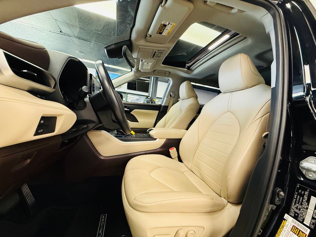 Toyota Highlander Hybrid Vehicle Full-screen Gallery Image 11