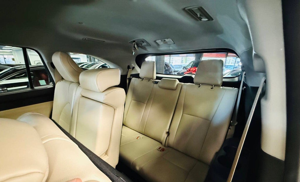 Toyota Highlander Hybrid Vehicle Full-screen Gallery Image 13