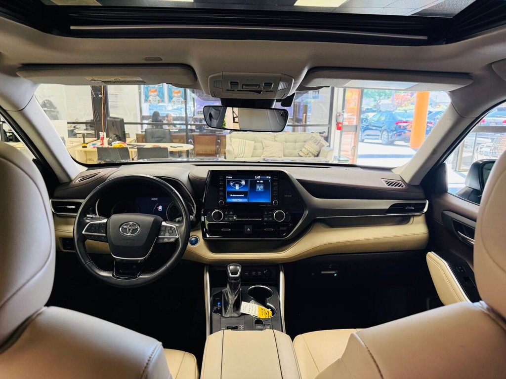 Toyota Highlander Hybrid Vehicle Full-screen Gallery Image 15