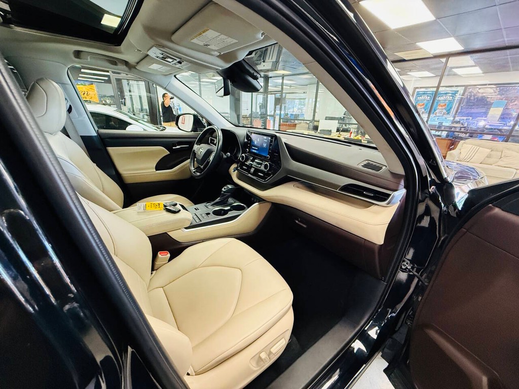 Toyota Highlander Hybrid Vehicle Full-screen Gallery Image 19