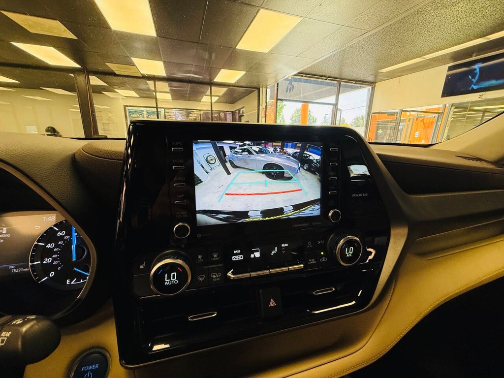 Toyota Highlander Hybrid Vehicle Full-screen Gallery Image 20