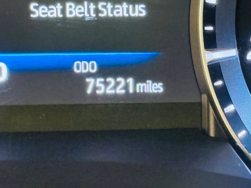 Toyota Highlander Hybrid Vehicle Full-screen Gallery Image 21