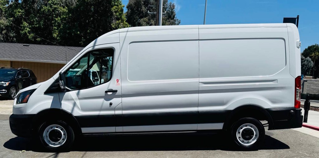 Ford Transit Cargo Van Vehicle Full-screen Gallery Image 03