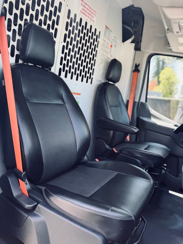 Ford Transit Cargo Van Vehicle Full-screen Gallery Image 12