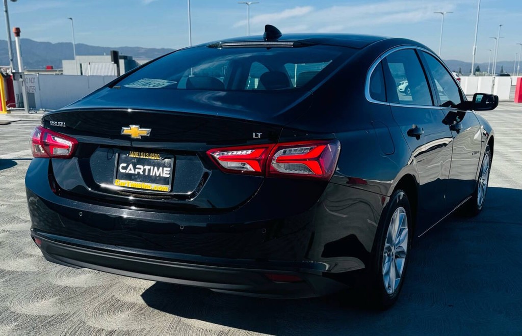 Chevrolet Malibu Vehicle Full-screen Gallery Image 05