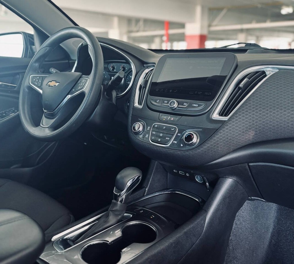 Chevrolet Malibu Vehicle Full-screen Gallery Image 20