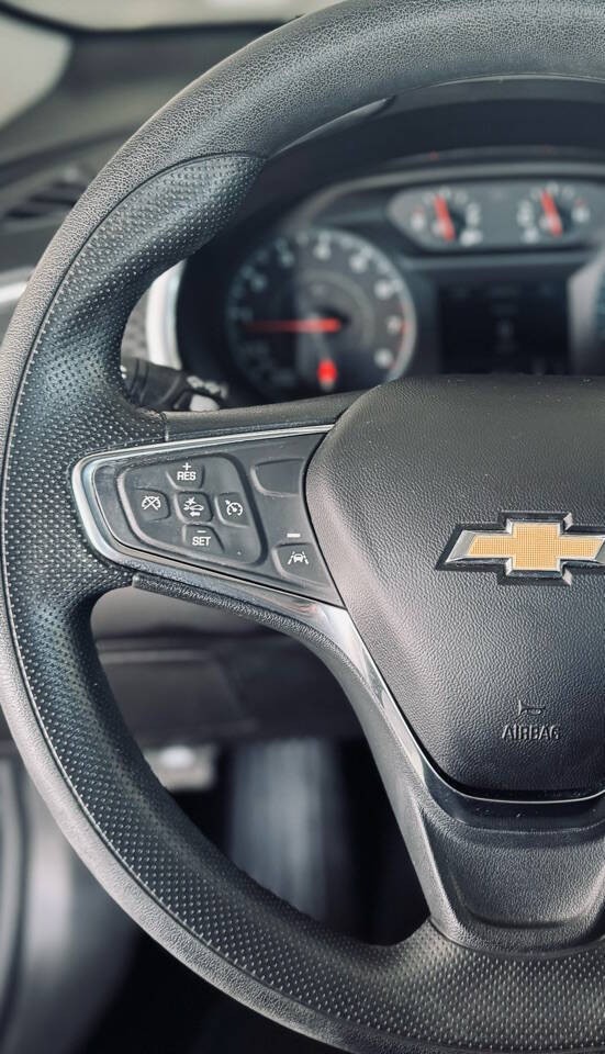 Chevrolet Malibu Vehicle Full-screen Gallery Image 14