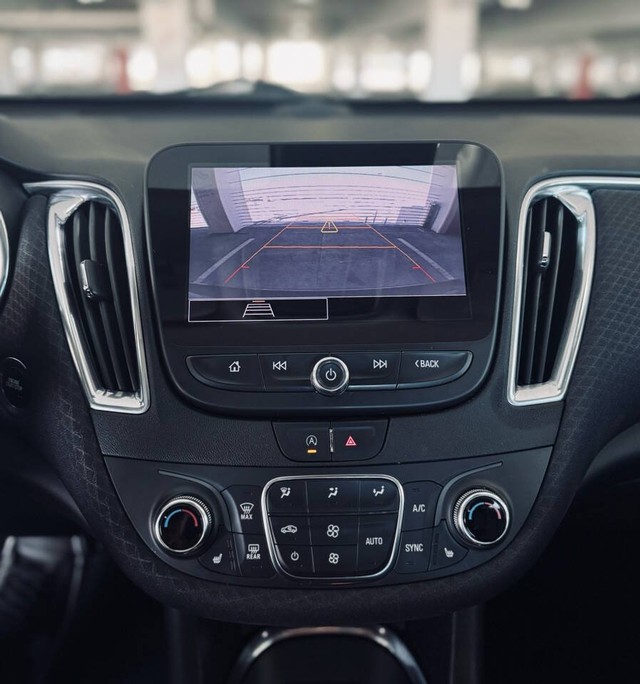 Chevrolet Malibu Vehicle Full-screen Gallery Image 18