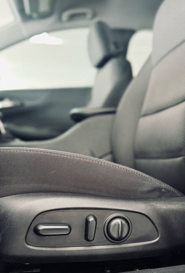 Chevrolet Malibu Vehicle Full-screen Gallery Image 28