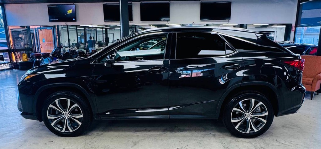 Lexus RX 350 Vehicle Full-screen Gallery Image 04