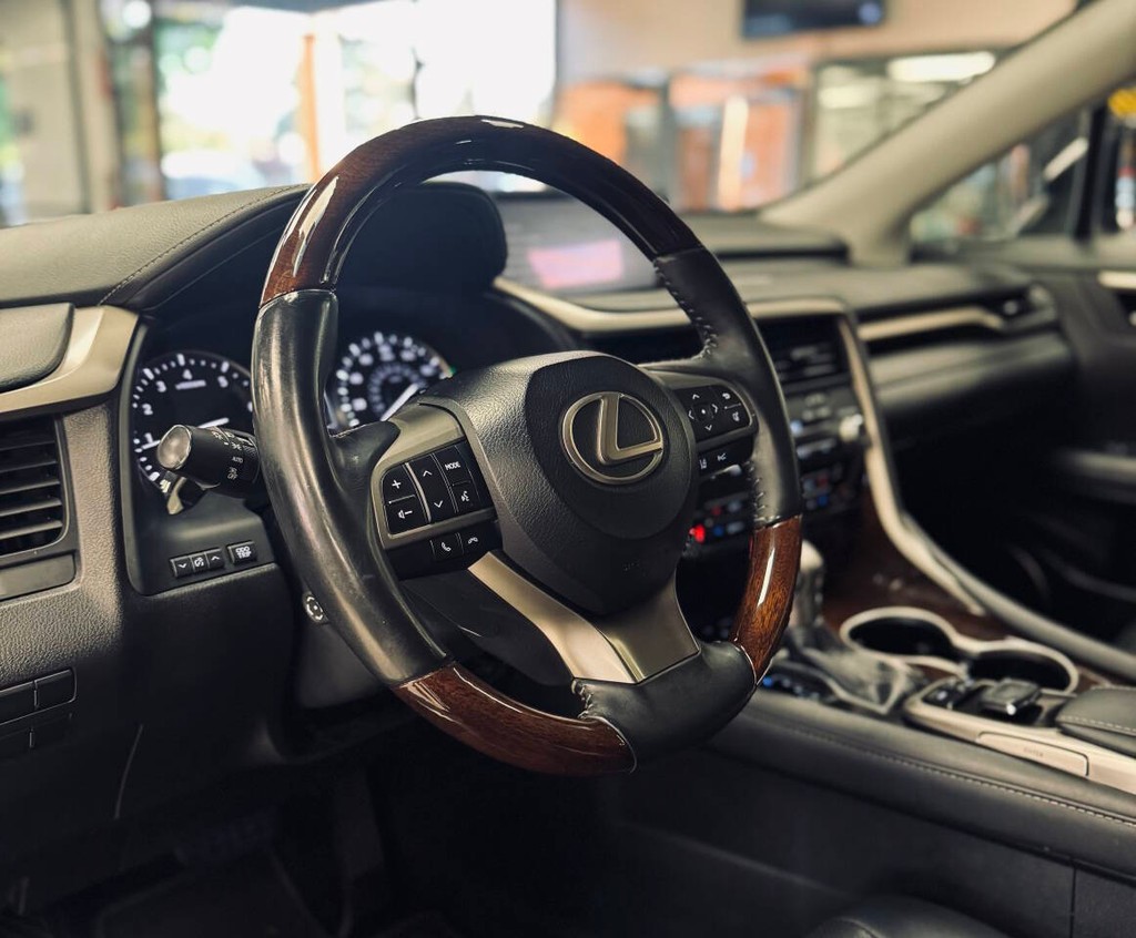 Lexus RX 350 Vehicle Full-screen Gallery Image 10