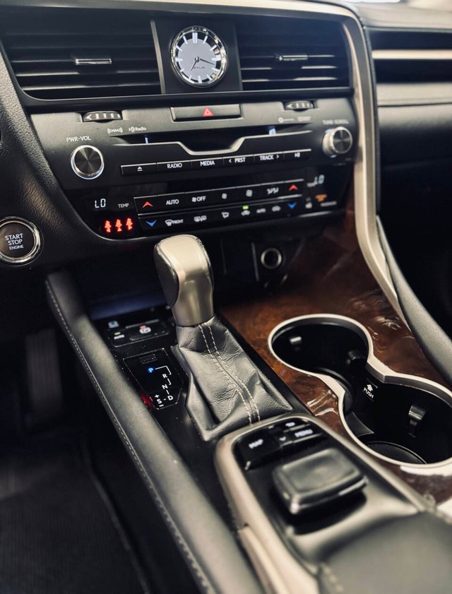 Lexus RX 350 Vehicle Full-screen Gallery Image 13