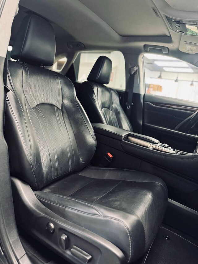 Lexus RX 350 Vehicle Full-screen Gallery Image 14