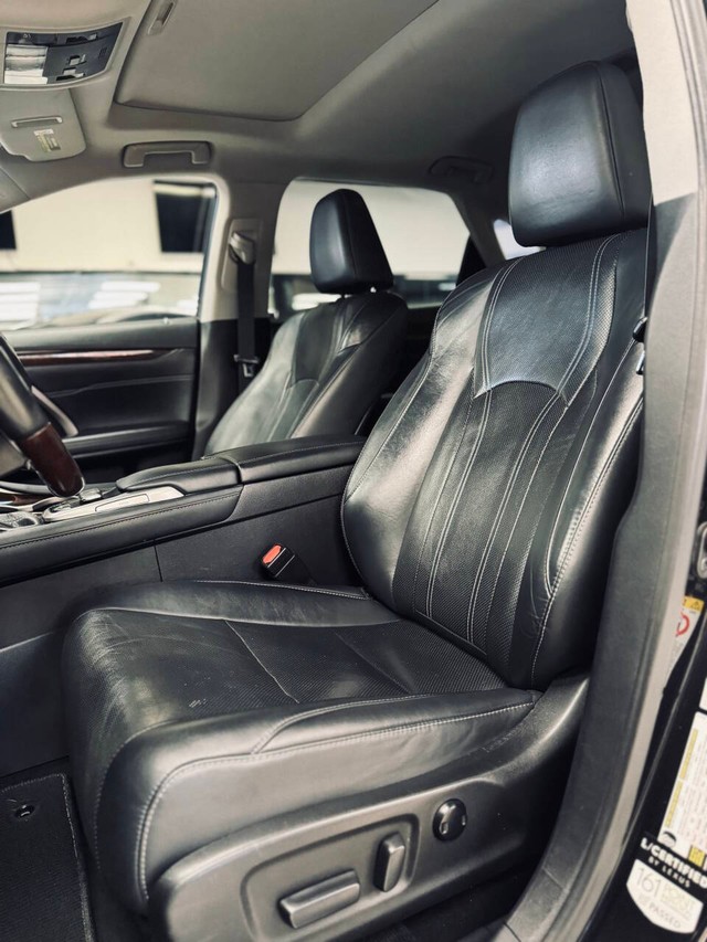 Lexus RX 350 Vehicle Full-screen Gallery Image 15