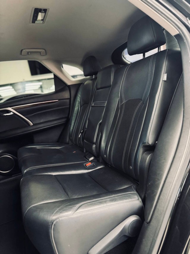 Lexus RX 350 Vehicle Full-screen Gallery Image 18