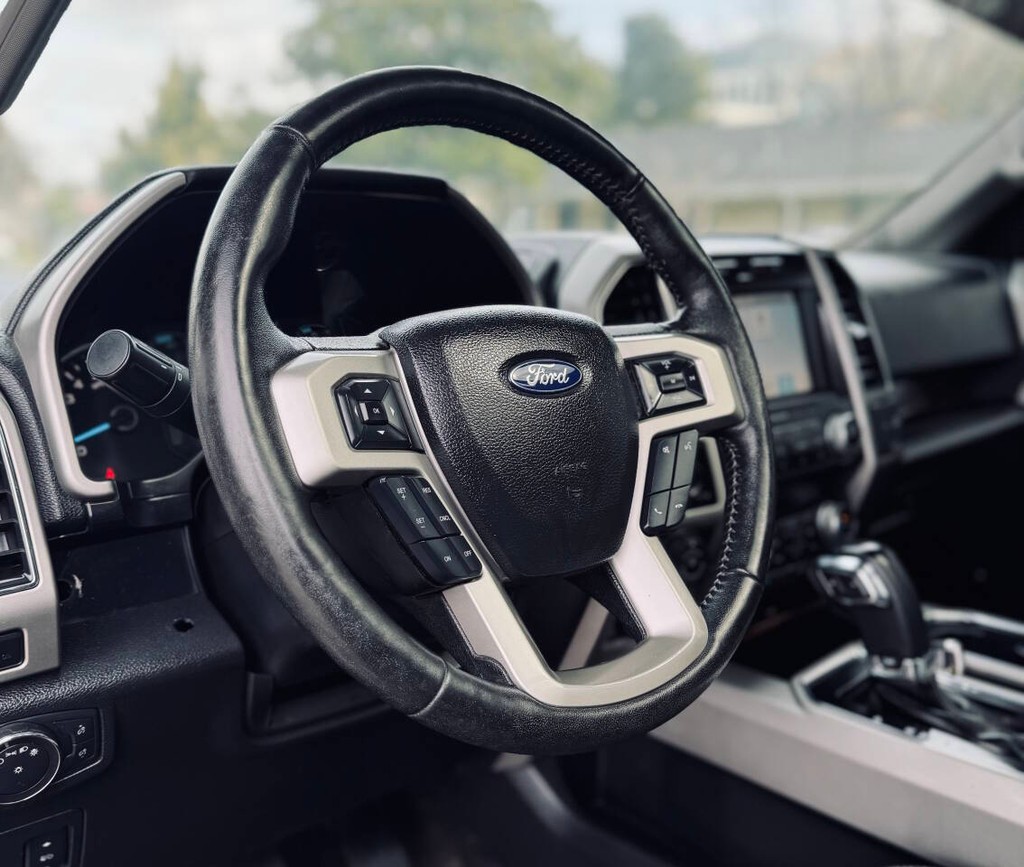 Ford F-150 Vehicle Full-screen Gallery Image 11