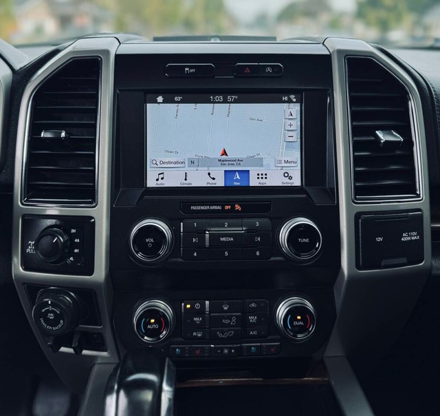 Ford F-150 Vehicle Full-screen Gallery Image 12