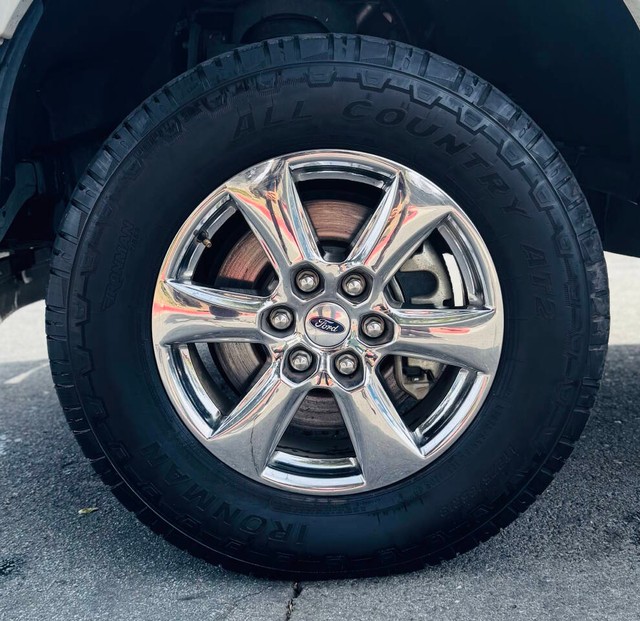 Ford F-150 Vehicle Full-screen Gallery Image 17