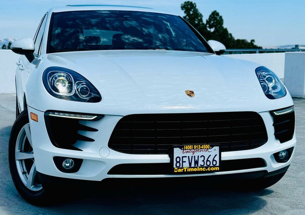 Porsche Macan Vehicle Full-screen Gallery Image 02